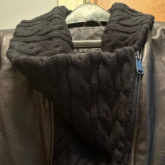 Via Spiga Women’s lamb leather black jacket with black knit. Size medium - Picture 3 of 8